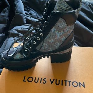 LOUIS VUITTON Desert Boots 37.5 Blue